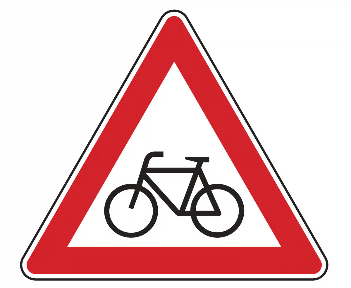 Verkehrszeichen 138-10: Dreieck mit Fahrrad – warnt rechts vor kreuzendem Radverkehr.