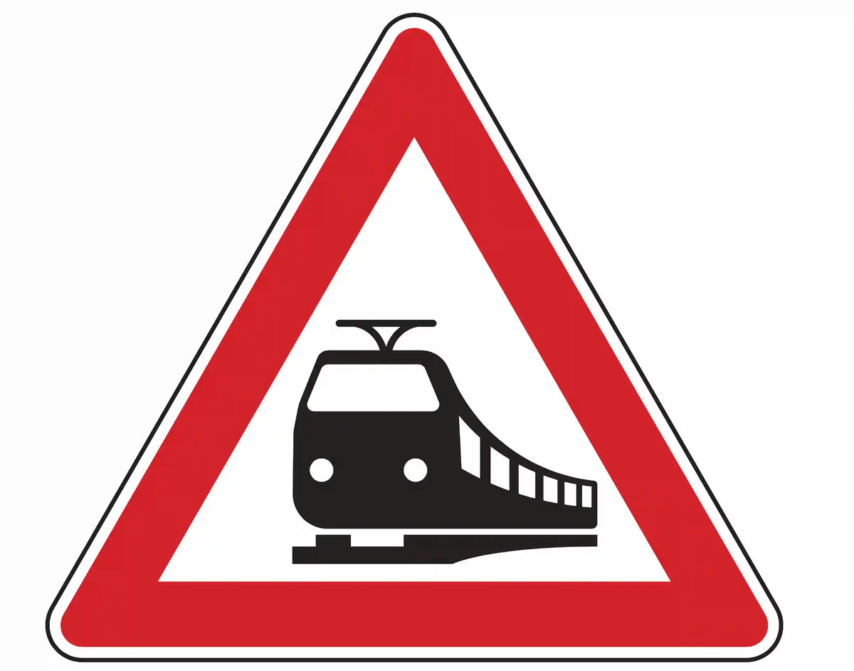 Verkehrszeichen 151: Dreieck mit Lok – warnt vor Bahnübergang, Zügen Vorrang geben.